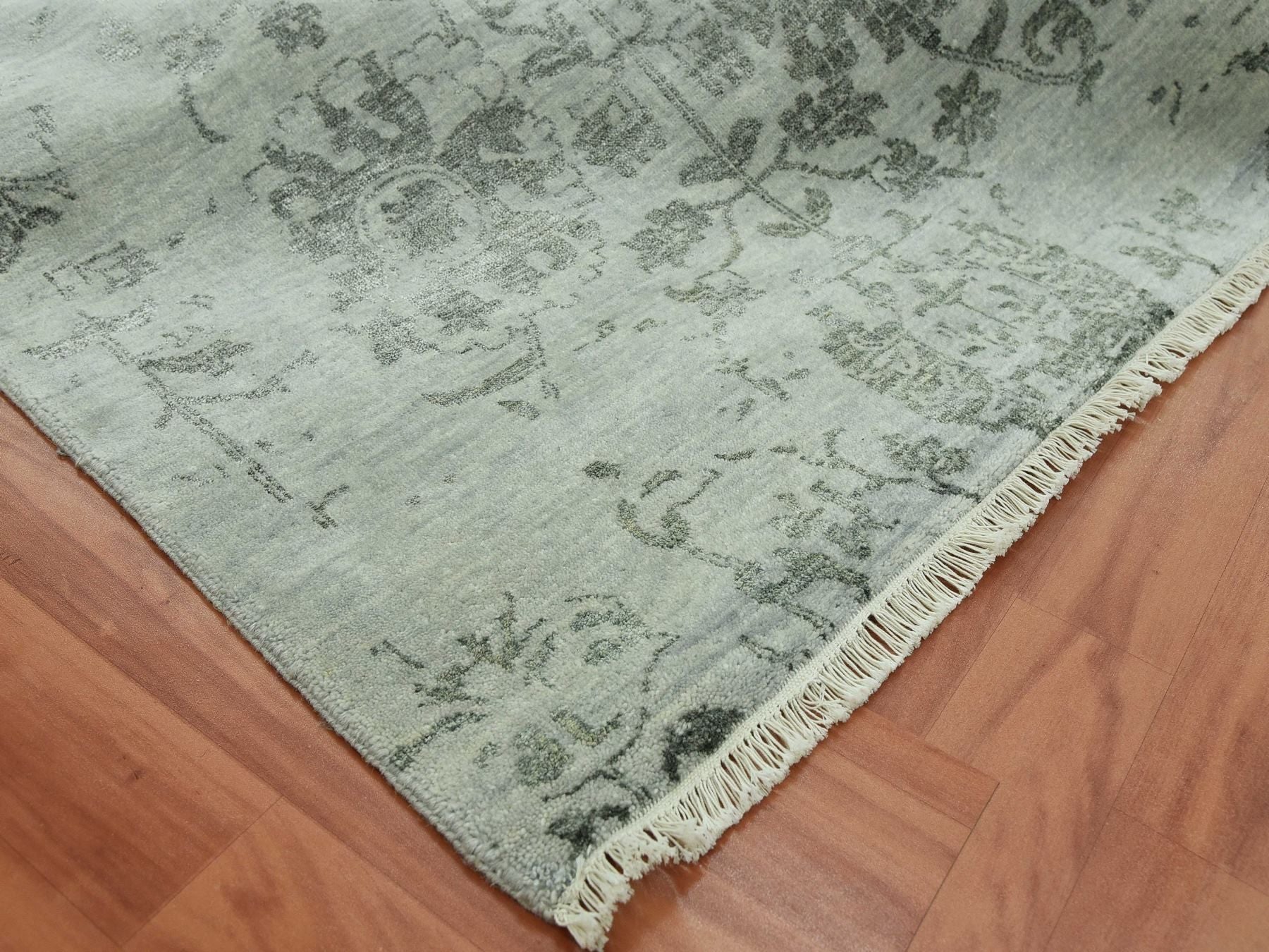 Modern / Contemporary hand-knotted wool/silk rug in Gray, 9'9" x 13'7" — SKU O079289 (view 6)