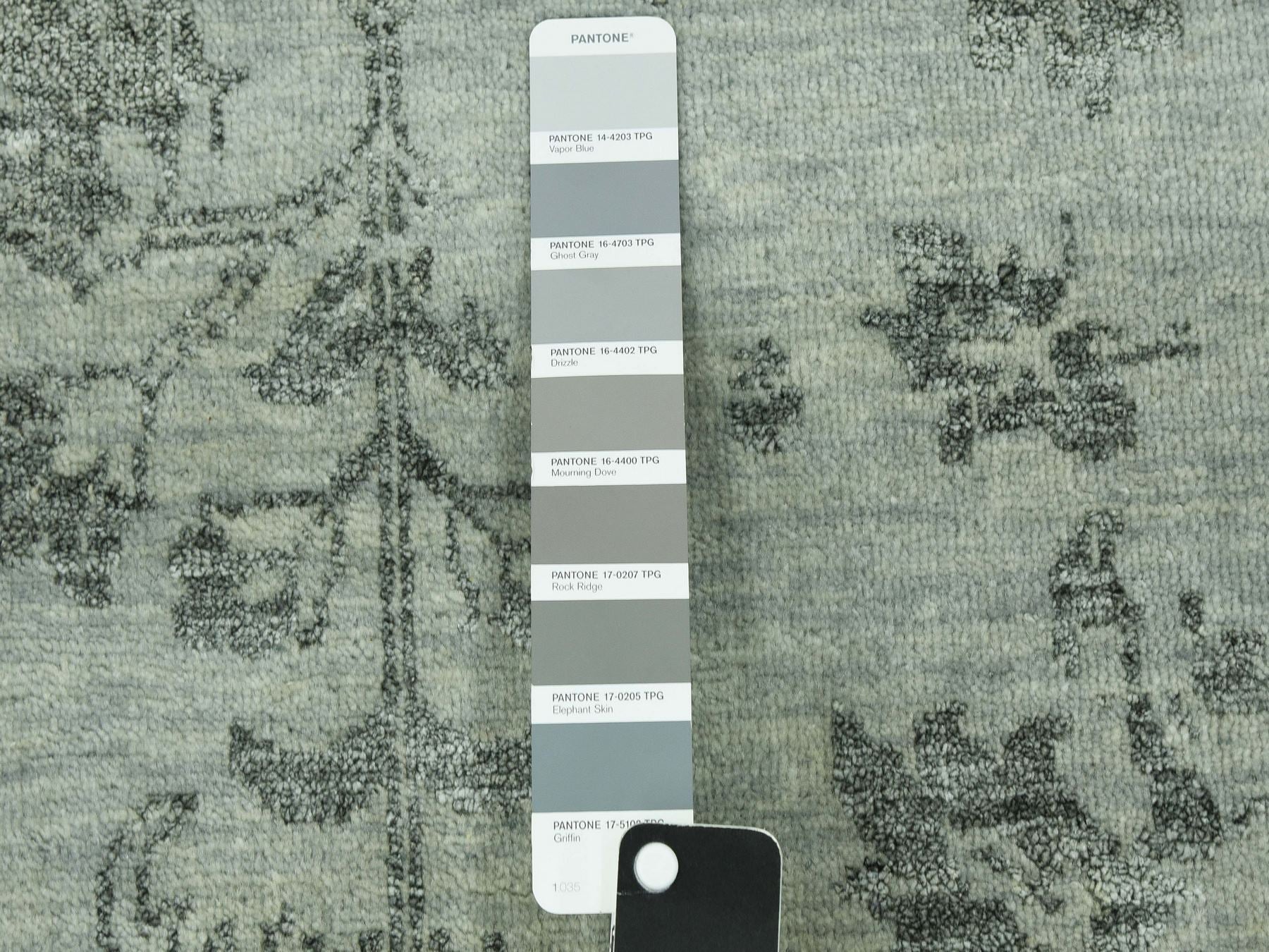Modern / Contemporary hand-knotted wool/silk rug in Gray, 9'9" x 13'7" — SKU O079289 (view 7)