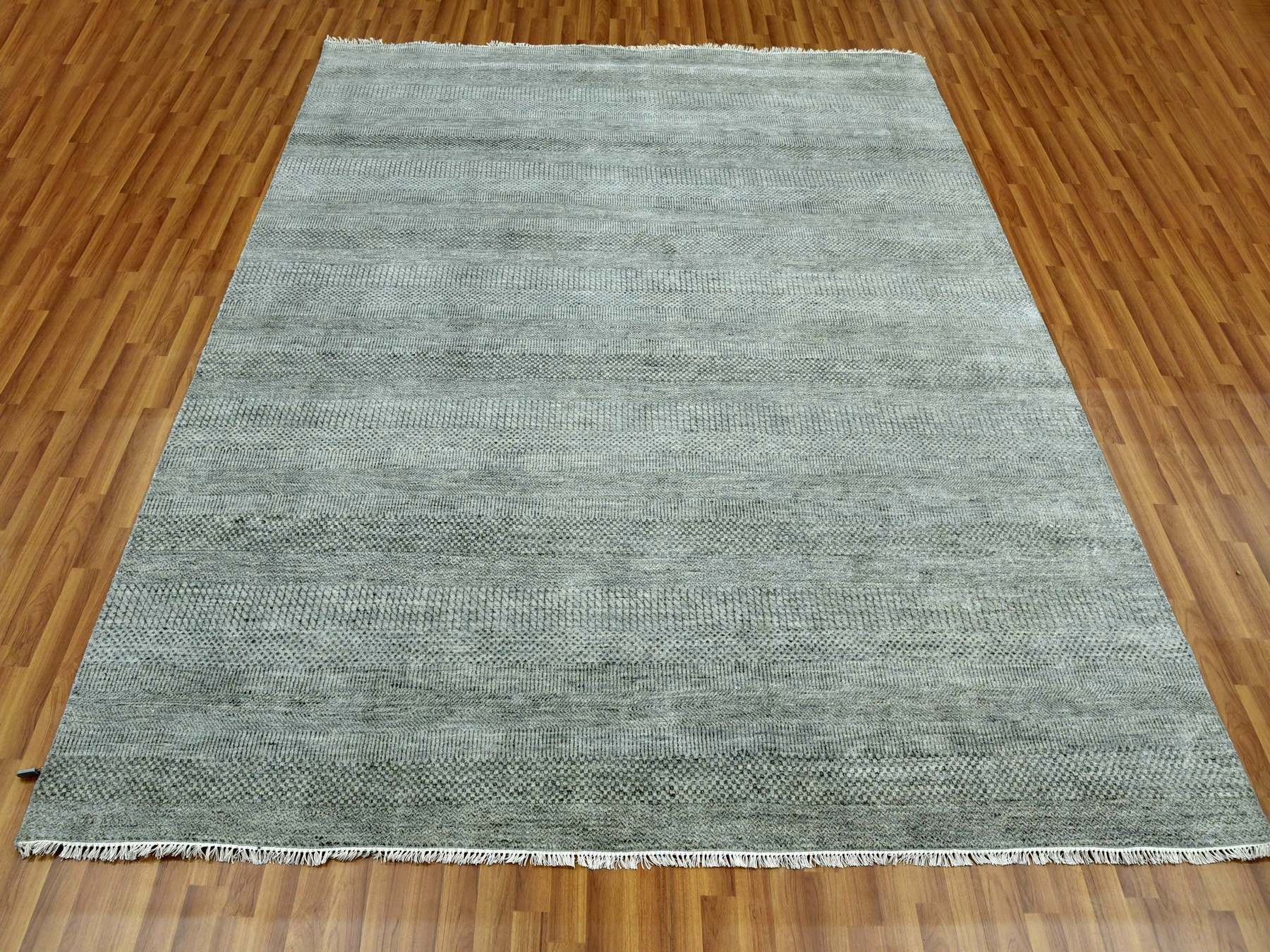 Modern / Contemporary hand-knotted wool/silk rug in Gray, 8' x 10' — SKU O079315 (view 3)