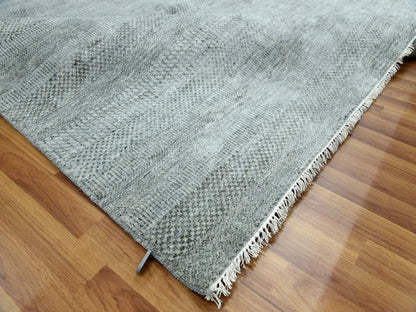 Modern / Contemporary hand-knotted wool/silk rug in Gray, 8' x 10' — SKU O079315 (view 7)