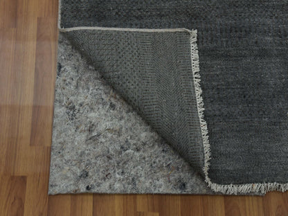 Modern / Contemporary hand-knotted wool/silk rug in Gray, 5'1" x 7'1" — SKU O079334 (view 3)