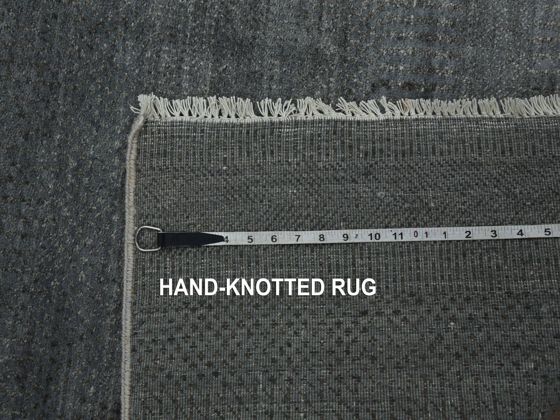Modern / Contemporary hand-knotted wool/silk rug in Gray, 5'1" x 7'1" — SKU O079334 (view 7)