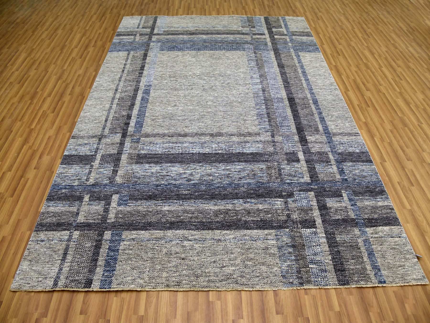 Modern / Contemporary hand-knotted wool rug in Gray, 9' x 12'1" — SKU O079381 (view 2)