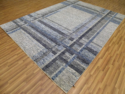 Modern / Contemporary hand-knotted wool rug in Gray, 9' x 12'1" — SKU O079381 (view 3)