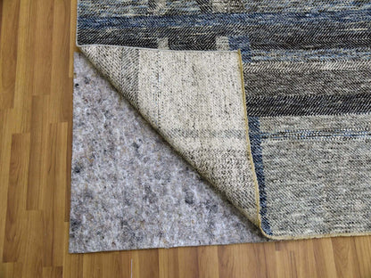 Modern / Contemporary hand-knotted wool rug in Gray, 9' x 12'1" — SKU O079381 (view 4)