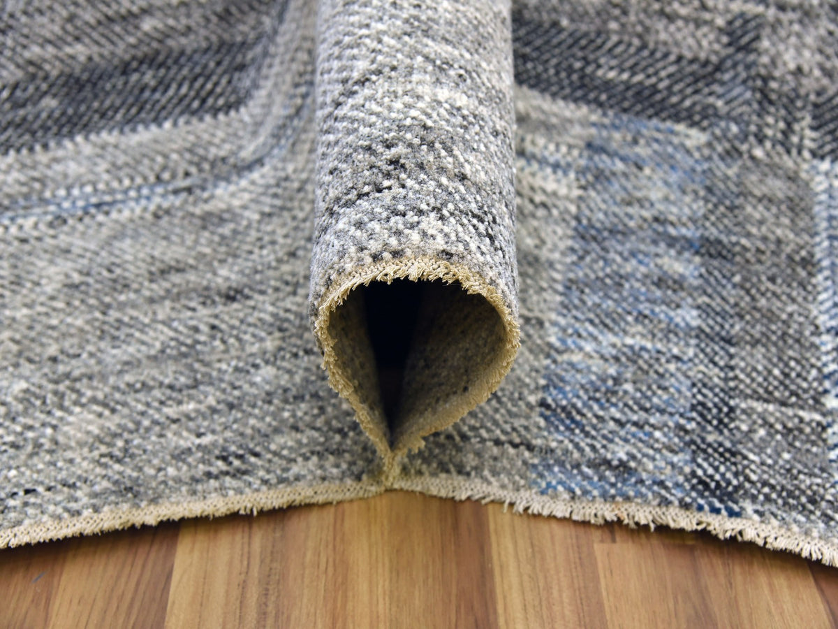 Modern / Contemporary hand-knotted wool rug in Gray, 9' x 12'1" — SKU O079381 (view 5)