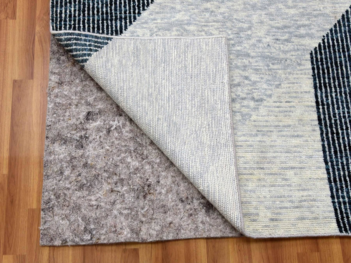 Modern / Contemporary hand-knotted wool rug in Gray, 11'10" x 15'2" — SKU O079399 (view 4)