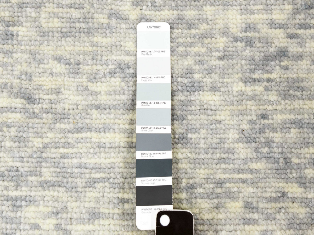 Modern / Contemporary hand-knotted wool rug in Gray, 11'10" x 15'2" — SKU O079399 (view 7)