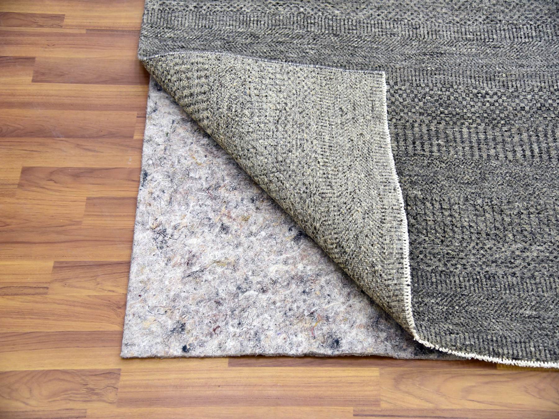 Modern / Contemporary hand-knotted wool rug in Gray, 12'1" x 18'2" — SKU O079450 (view 4)