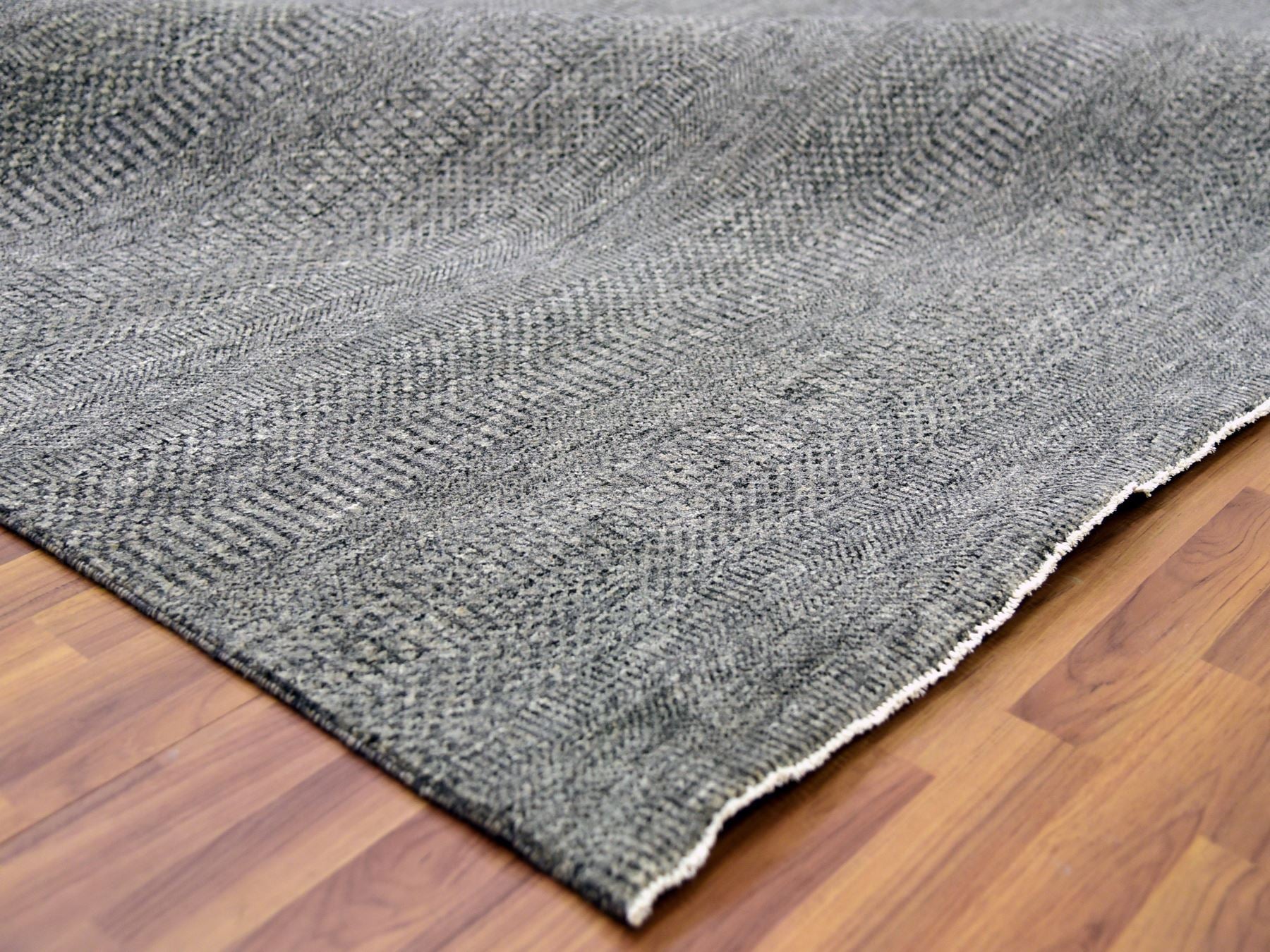 Modern / Contemporary hand-knotted wool rug in Gray, 12'1" x 18'2" — SKU O079450 (view 6)