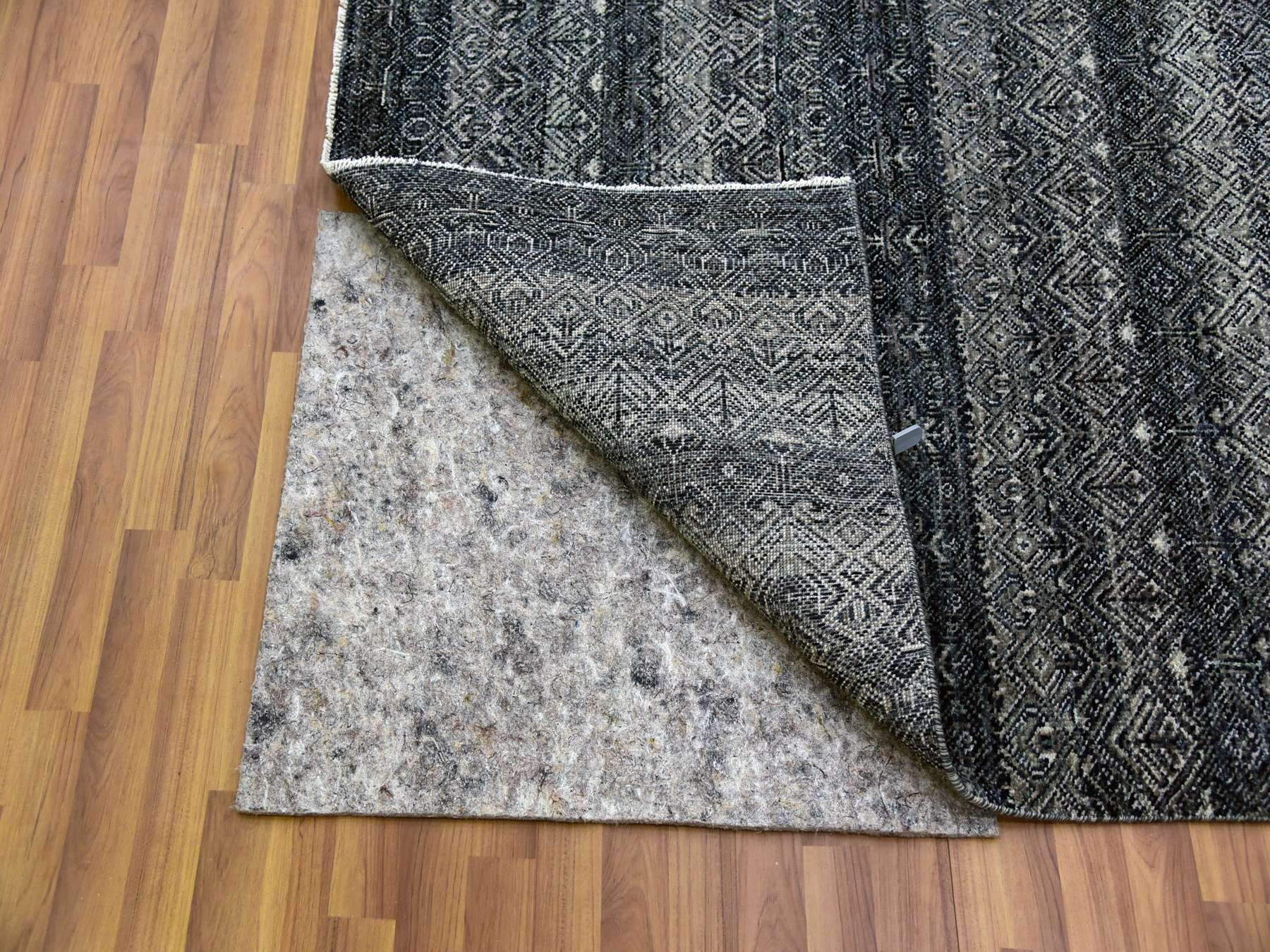 Modern / Contemporary hand-knotted wool rug in Gray, 10' x 10' — SKU O079460 (view 4)