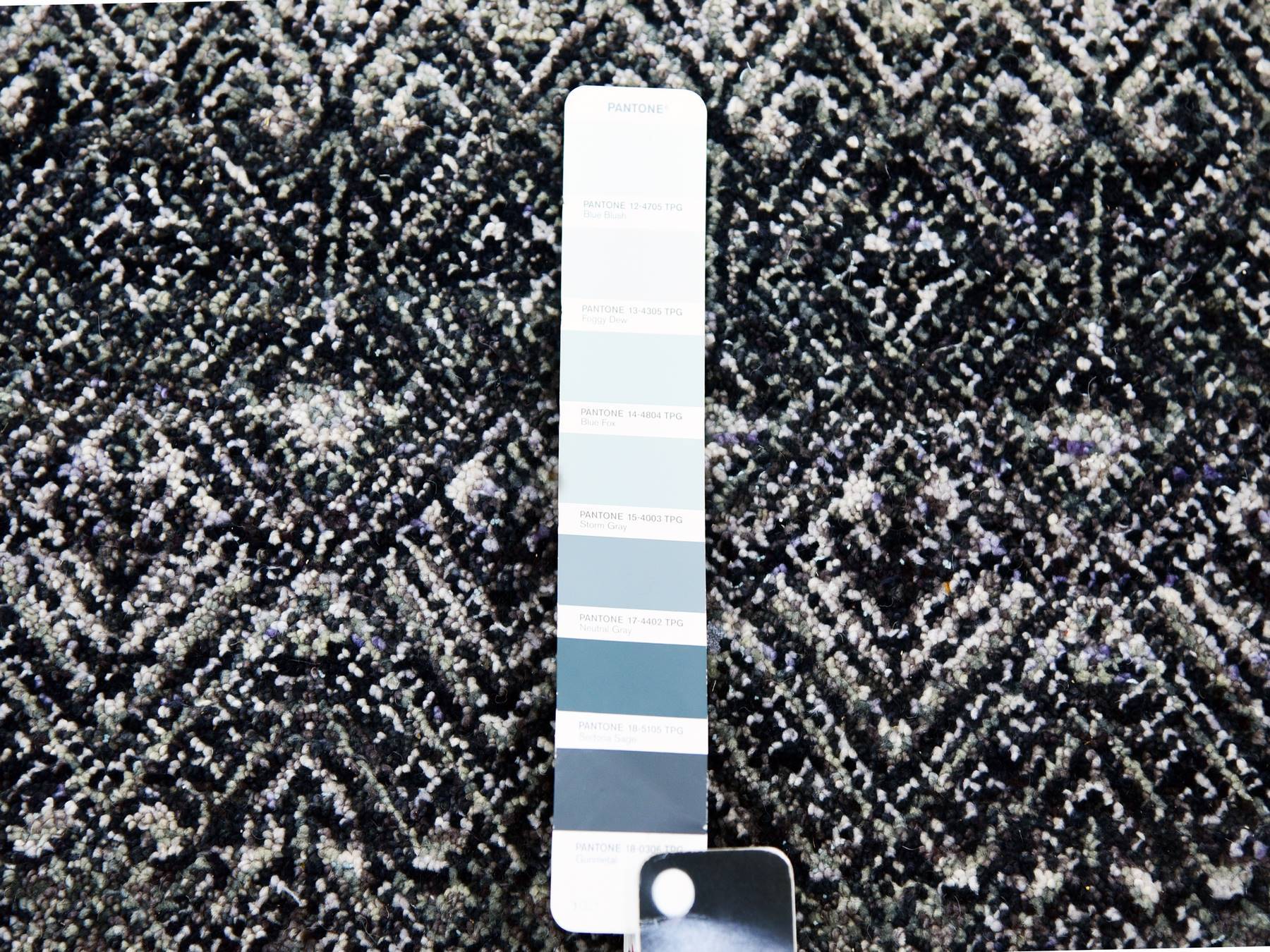 Modern / Contemporary hand-knotted wool rug in Gray, 10' x 10' — SKU O079460 (view 7)