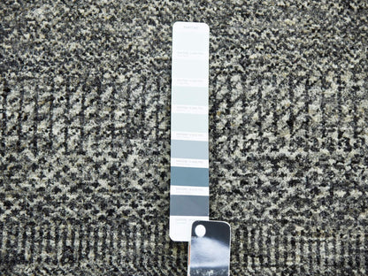 Modern / Contemporary hand-knotted wool rug in Gray, 5'2" x 7' — SKU O079478 (view 4)