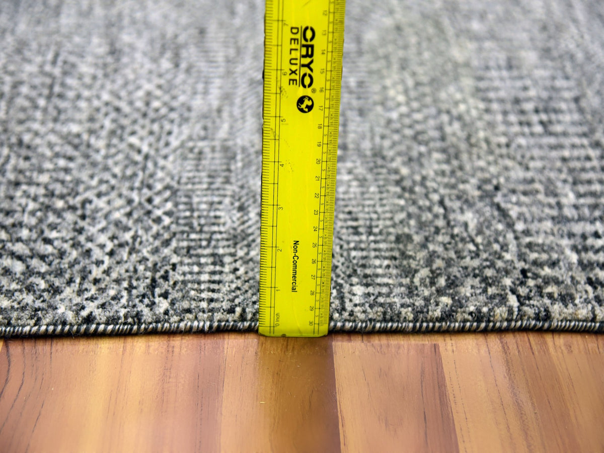 Modern / Contemporary hand-knotted wool rug in Gray, 5'2" x 7' — SKU O079478 (view 6)