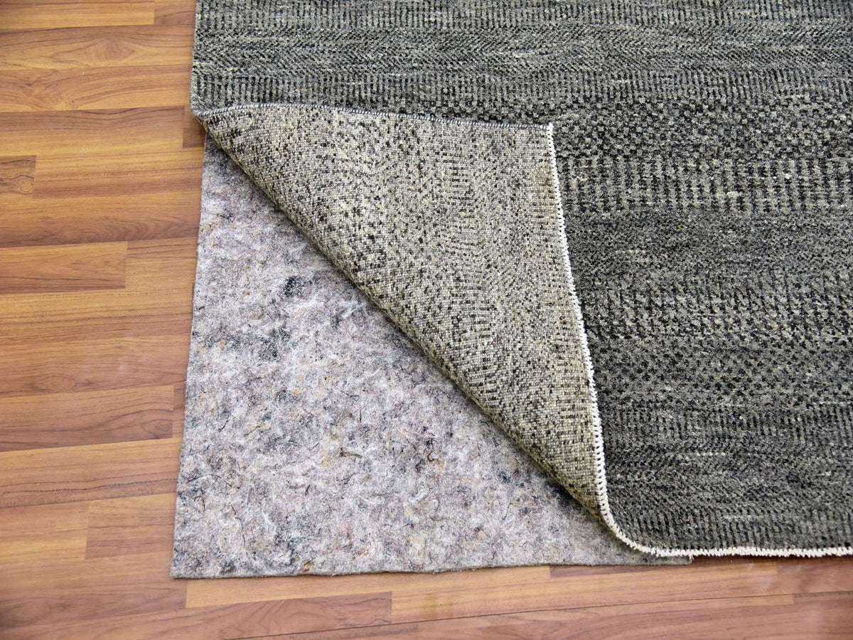 Modern / Contemporary hand-knotted wool rug in Gray, 4'2" x 6' — SKU O079479 (view 3)