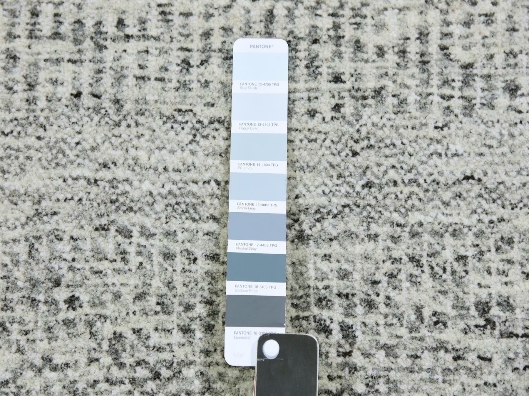 Modern / Contemporary hand-knotted wool rug in Gray, 11'2" x 11'2" — SKU O079507 (view 7)