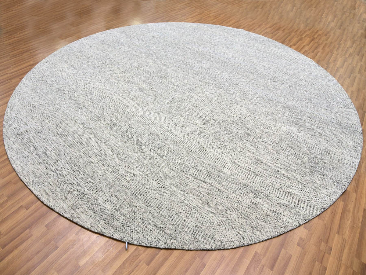 Modern / Contemporary hand-knotted wool rug in Gray, 12'11" x 12'11" — SKU O079509 (view 3)