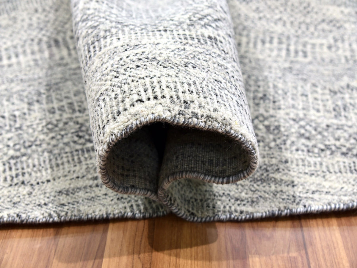 Modern / Contemporary hand-knotted wool rug in Gray, 12'11" x 12'11" — SKU O079509 (view 5)