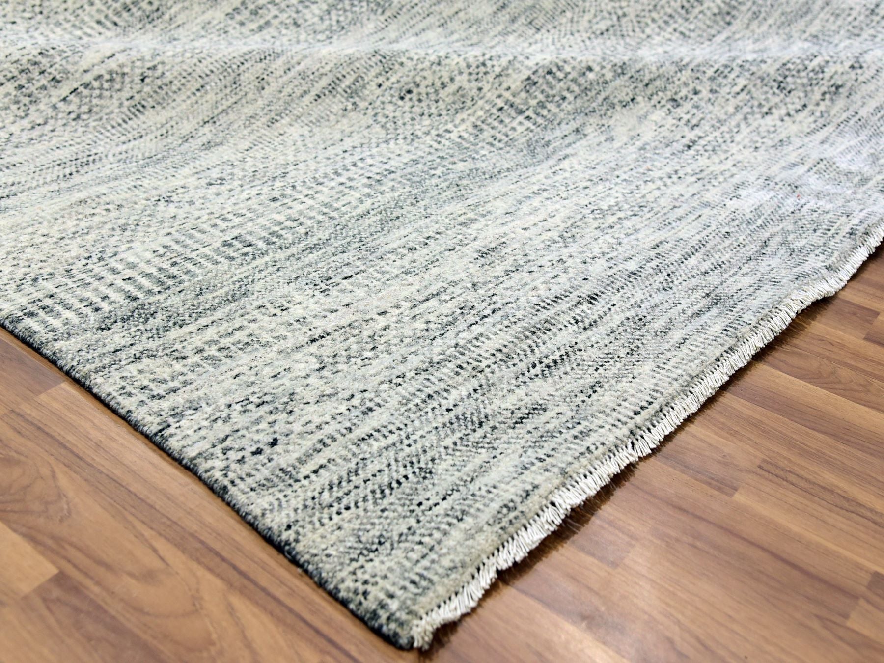 Modern / Contemporary hand-knotted wool rug in Gray, 13'11" x 18' — SKU O079510 (view 6)