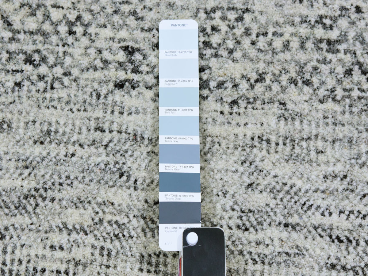 Modern / Contemporary hand-knotted wool rug in Gray, 13'11" x 18' — SKU O079510 (view 7)