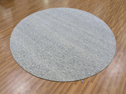 Modern / Contemporary hand-knotted wool rug in Gray, 7'9" x 7'9" — SKU O079515 (view 3)