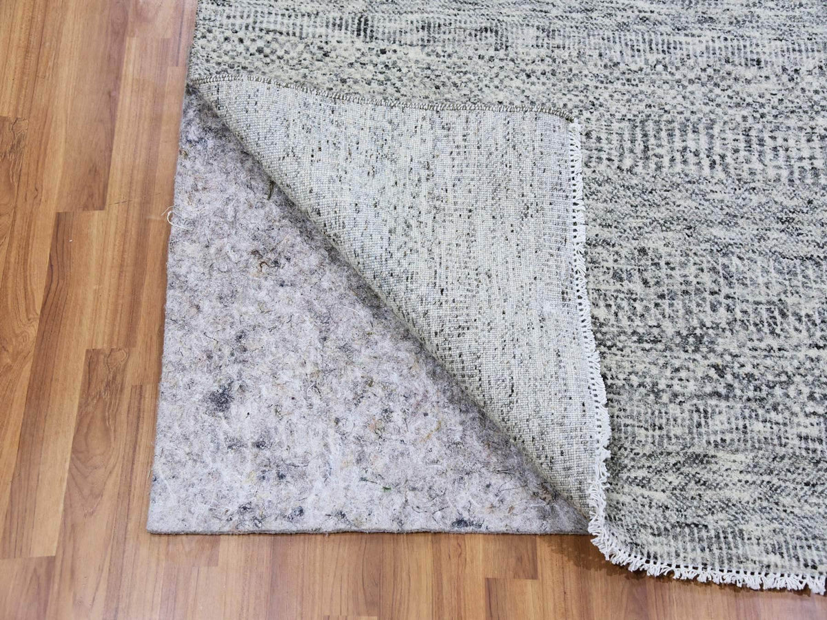 Modern / Contemporary hand-knotted wool rug in Gray, 6' x 6' — SKU O079518 (view 3)