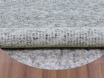 Modern / Contemporary hand-knotted wool rug in Gray, 5'9" x 5'9" — SKU O079519 (view 3)