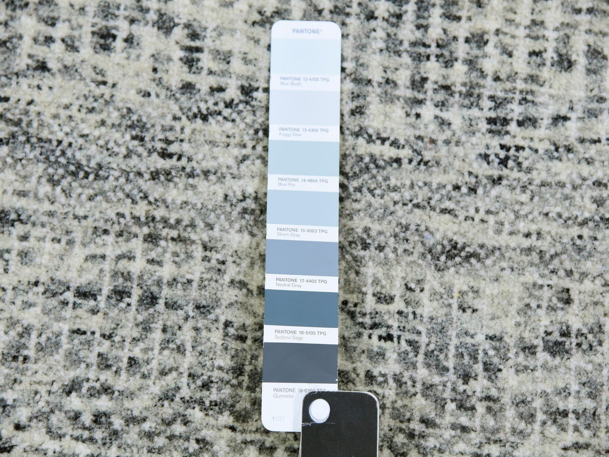 Modern / Contemporary hand-knotted wool rug in Gray, 5'9" x 5'9" — SKU O079519 (view 4)