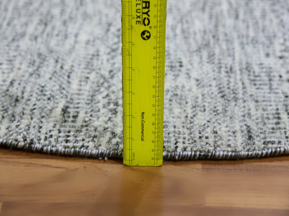 Modern / Contemporary hand-knotted wool rug in Gray, 5'9" x 5'9" — SKU O079519 (view 6)