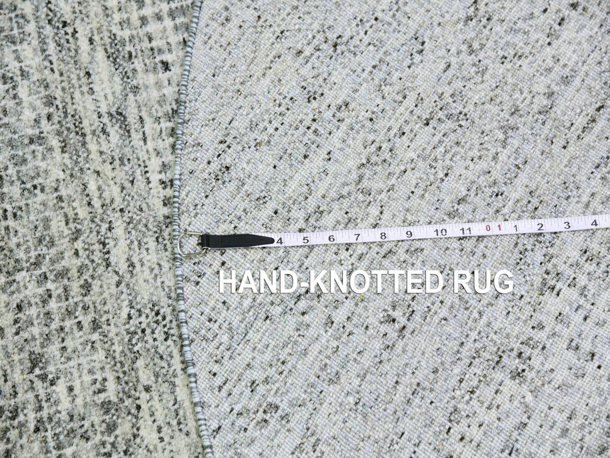Modern / Contemporary hand-knotted wool rug in Gray, 5'9" x 5'9" — SKU O079519 (view 7)