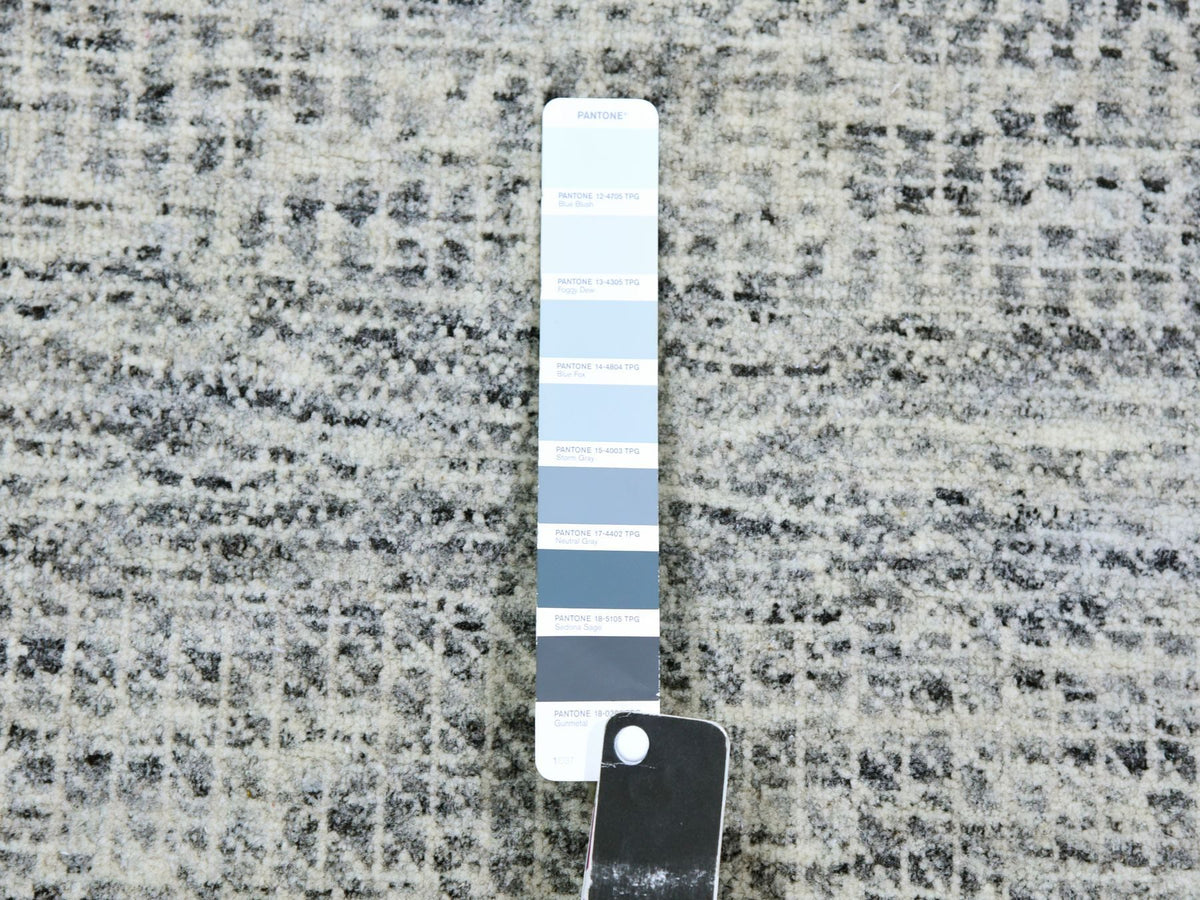 Modern / Contemporary hand-knotted wool runner in Gray, 4' x 10'1" — SKU O079522 (view 4)