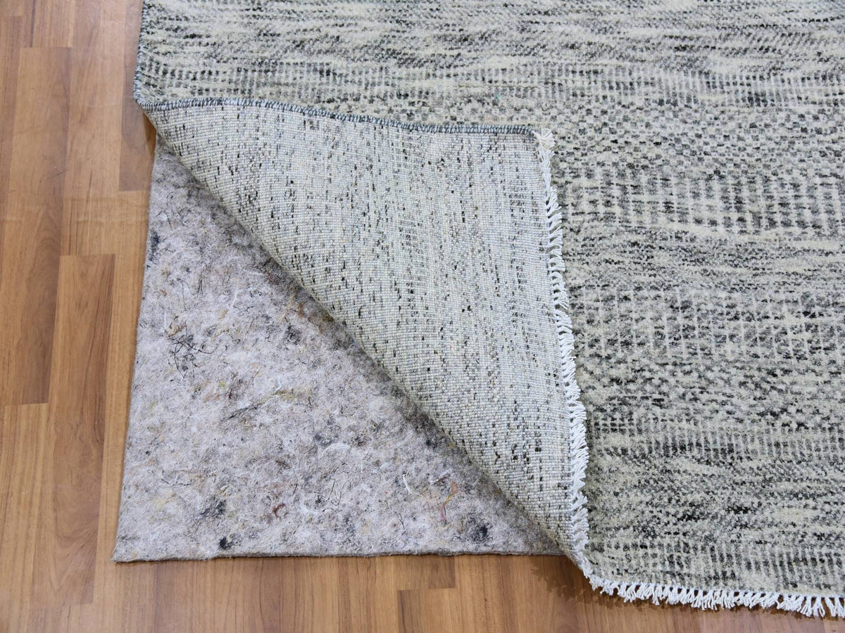 Modern / Contemporary hand-knotted wool rug in Gray, 4' x 6'4" — SKU O079523 (view 3)
