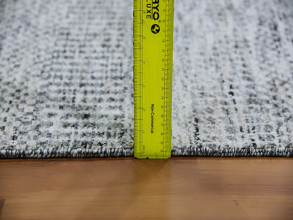 Modern / Contemporary hand-knotted wool rug in Gray, 4' x 6'4" — SKU O079523 (view 6)