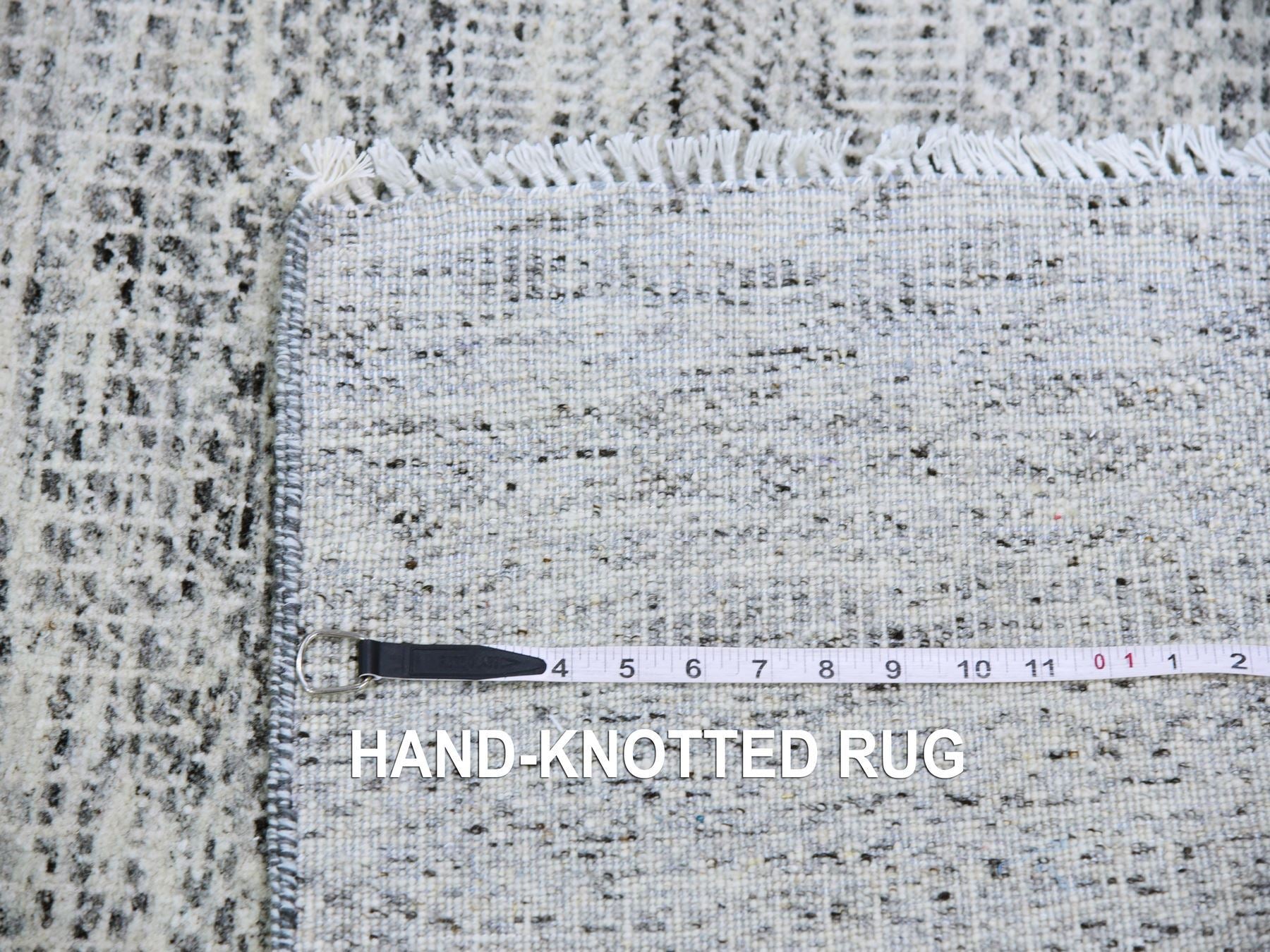 Modern / Contemporary hand-knotted wool rug in Gray, 4' x 6'4" — SKU O079523 (view 7)