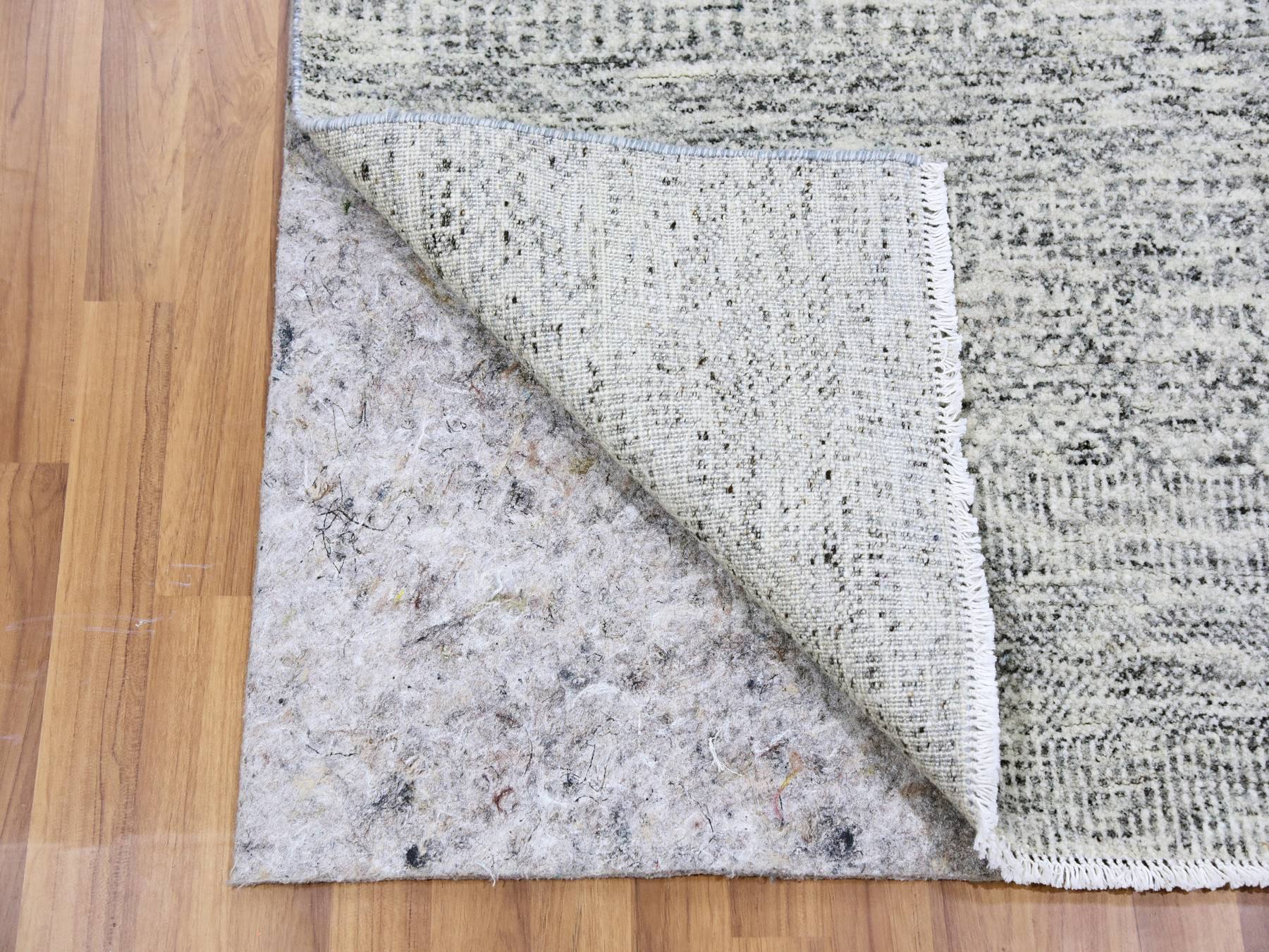 Modern / Contemporary hand-knotted wool rug in Gray, 2'11" x 5'1" — SKU O079524 (view 3)