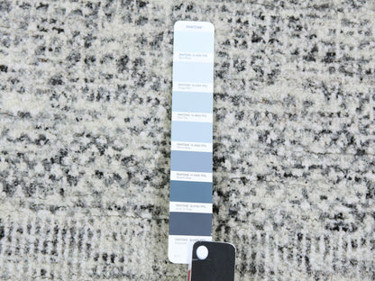 Modern / Contemporary hand-knotted wool rug in Gray, 2'11" x 5'1" — SKU O079524 (view 4)