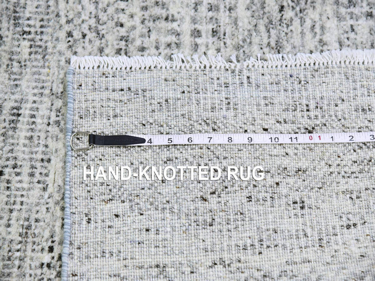 Modern / Contemporary hand-knotted wool rug in Gray, 2'11" x 5'1" — SKU O079524 (view 7)