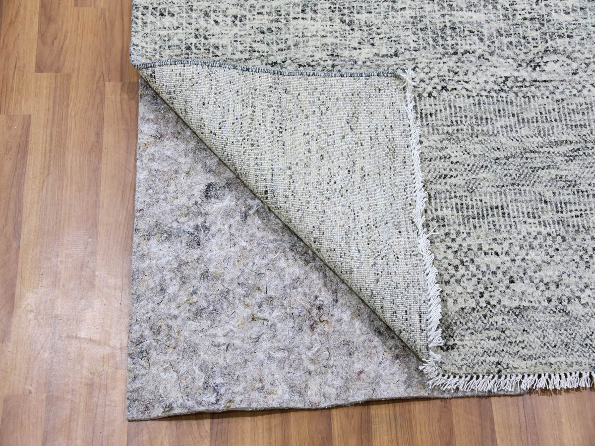 Modern / Contemporary hand-knotted wool runner in Gray, 3'11" x 12'2" — SKU O079530 (view 3)