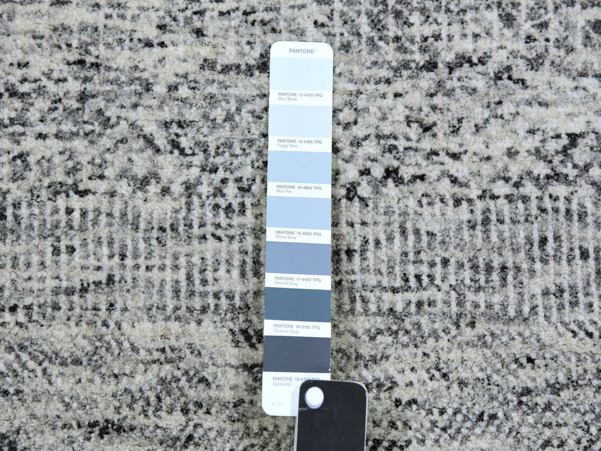 Modern / Contemporary hand-knotted wool runner in Gray, 3'11" x 12'2" — SKU O079530 (view 4)