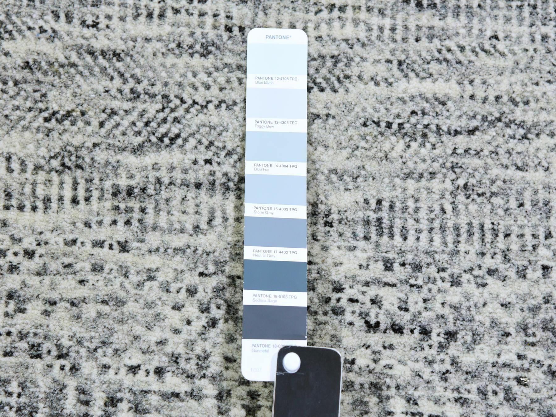 Modern / Contemporary hand-knotted wool runner in Gray, 2'6" x 20'5" — SKU O079531 (view 4)