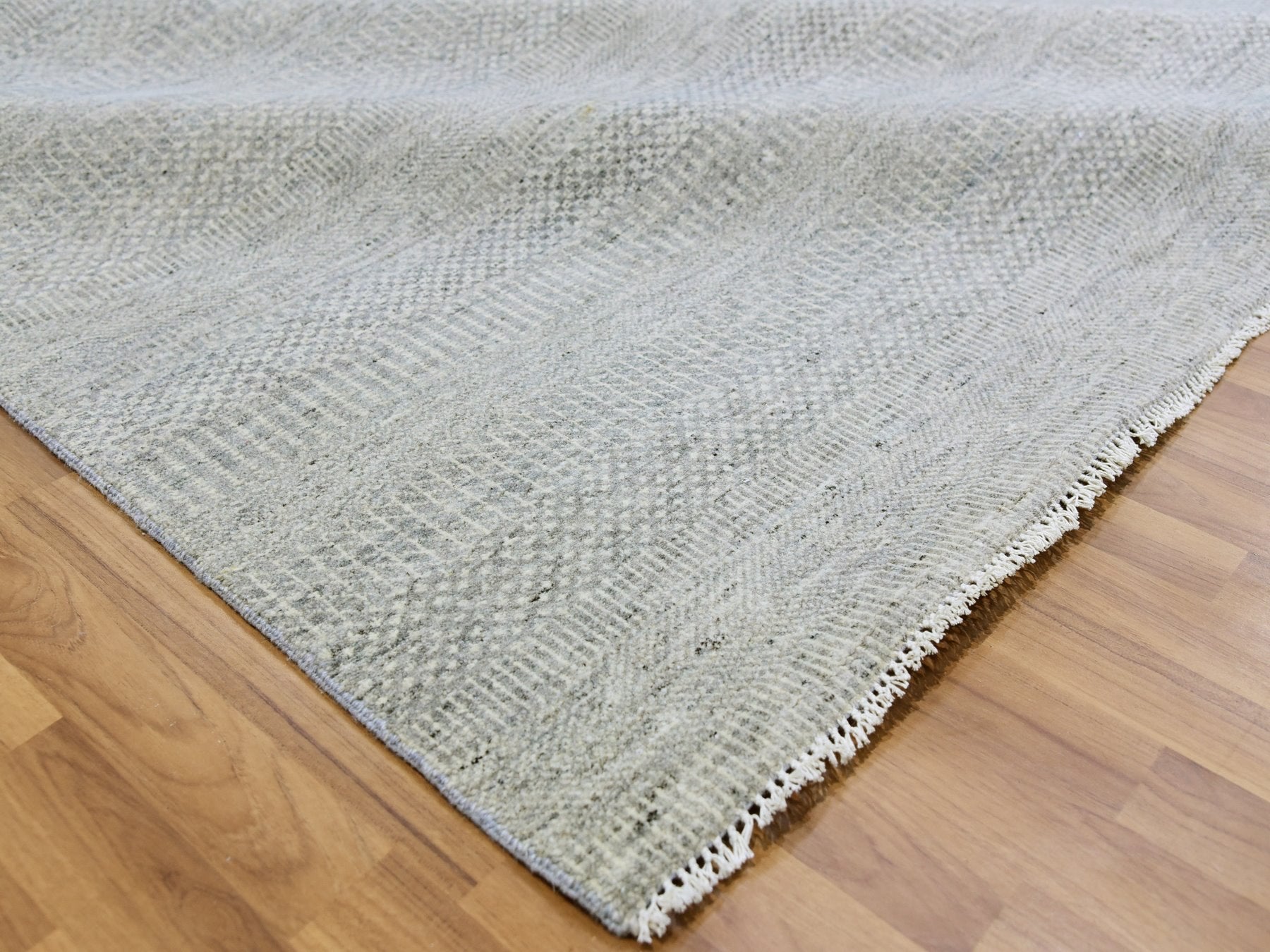 Modern / Contemporary hand-knotted wool rug in Gray, 9'11" x 10' — SKU O079535 (view 6)