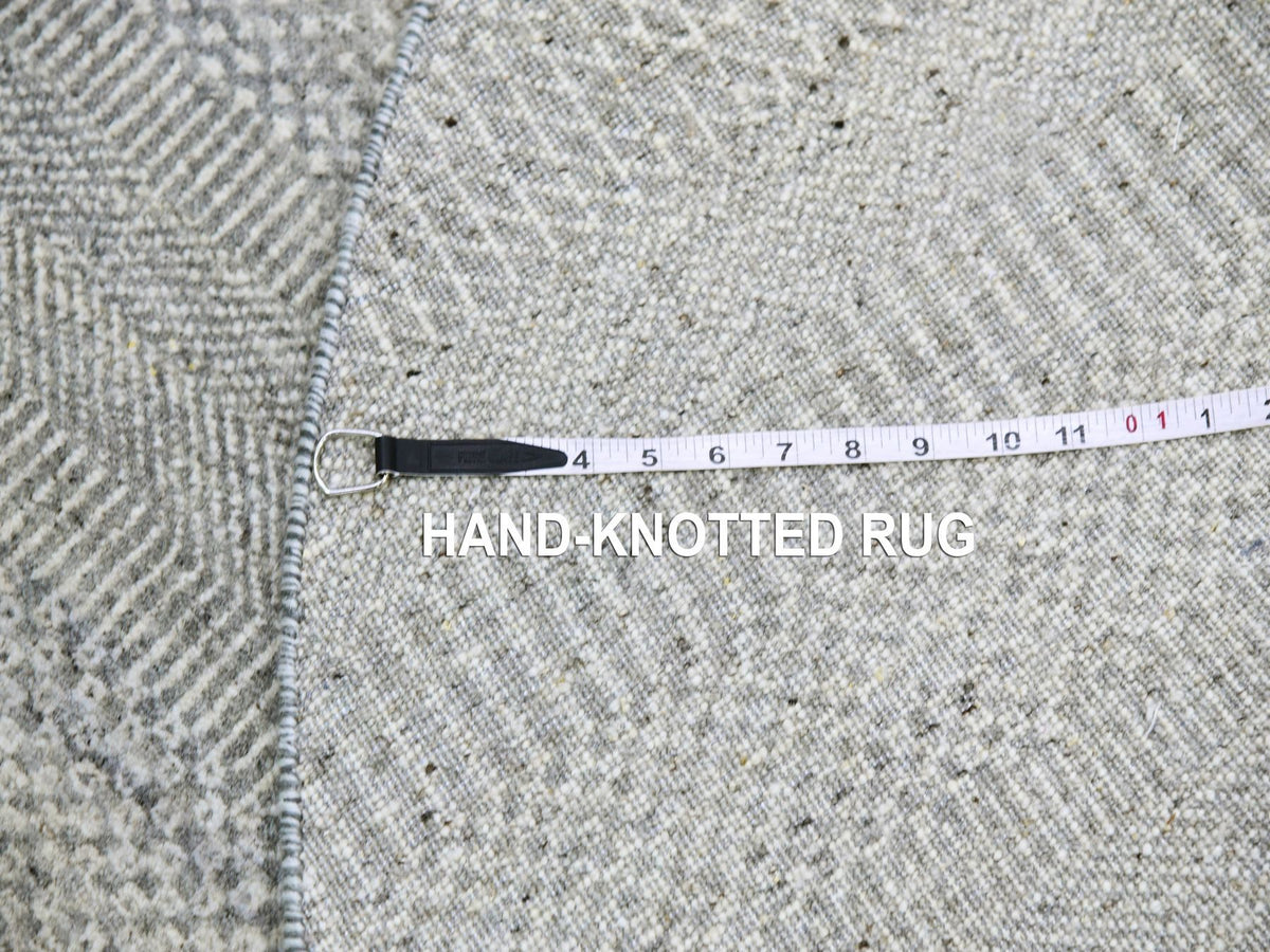 Modern / Contemporary hand-knotted wool rug in Gray, 4'10" x 4'11" — SKU O079544 (view 7)