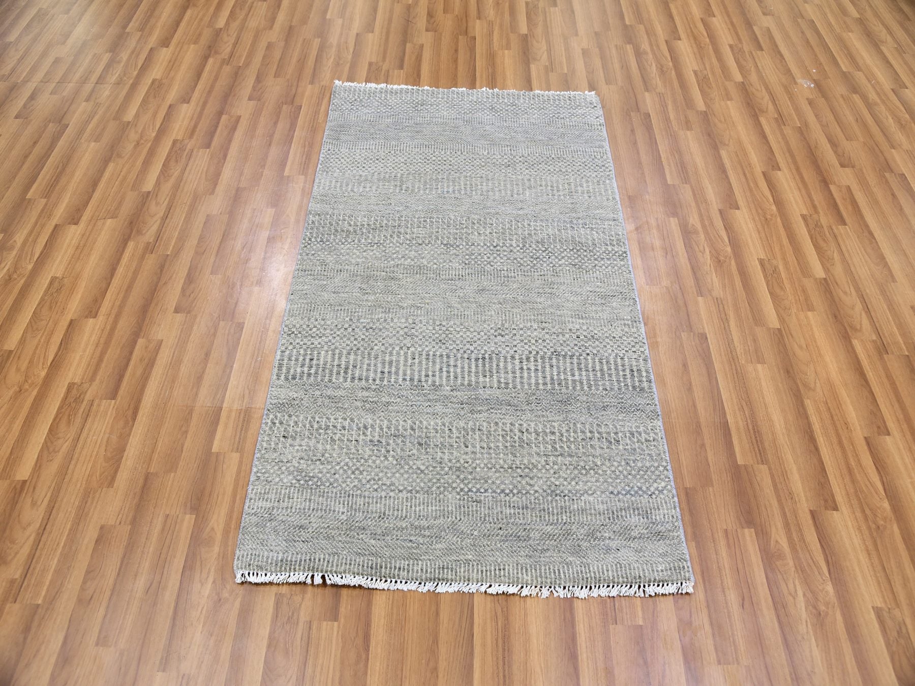 Modern / Contemporary hand-knotted wool rug in Gray, 3' x 5'3" — SKU O079552 (view 2)