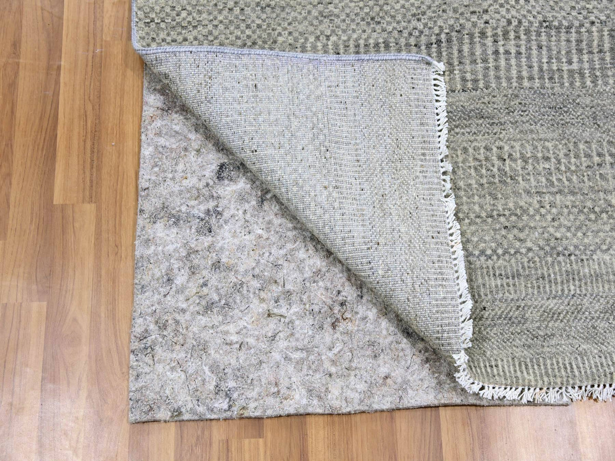 Modern / Contemporary hand-knotted wool rug in Gray, 3' x 5'3" — SKU O079552 (view 3)