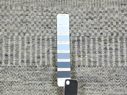 Modern / Contemporary hand-knotted wool rug in Gray, 3' x 5'3" — SKU O079552 (view 4)