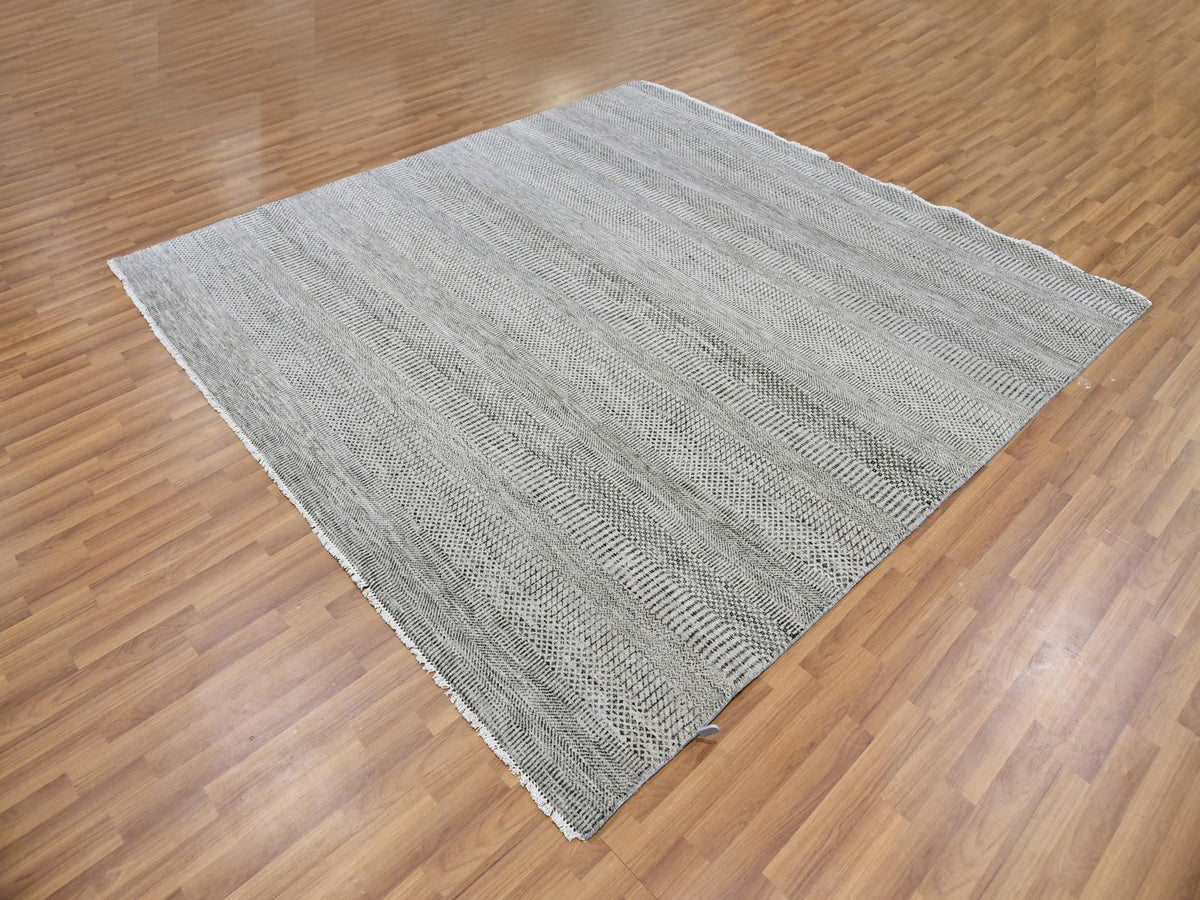 Modern / Contemporary hand-knotted wool rug in Gray, 7'11" x 8'1" — SKU O079559 (view 3)
