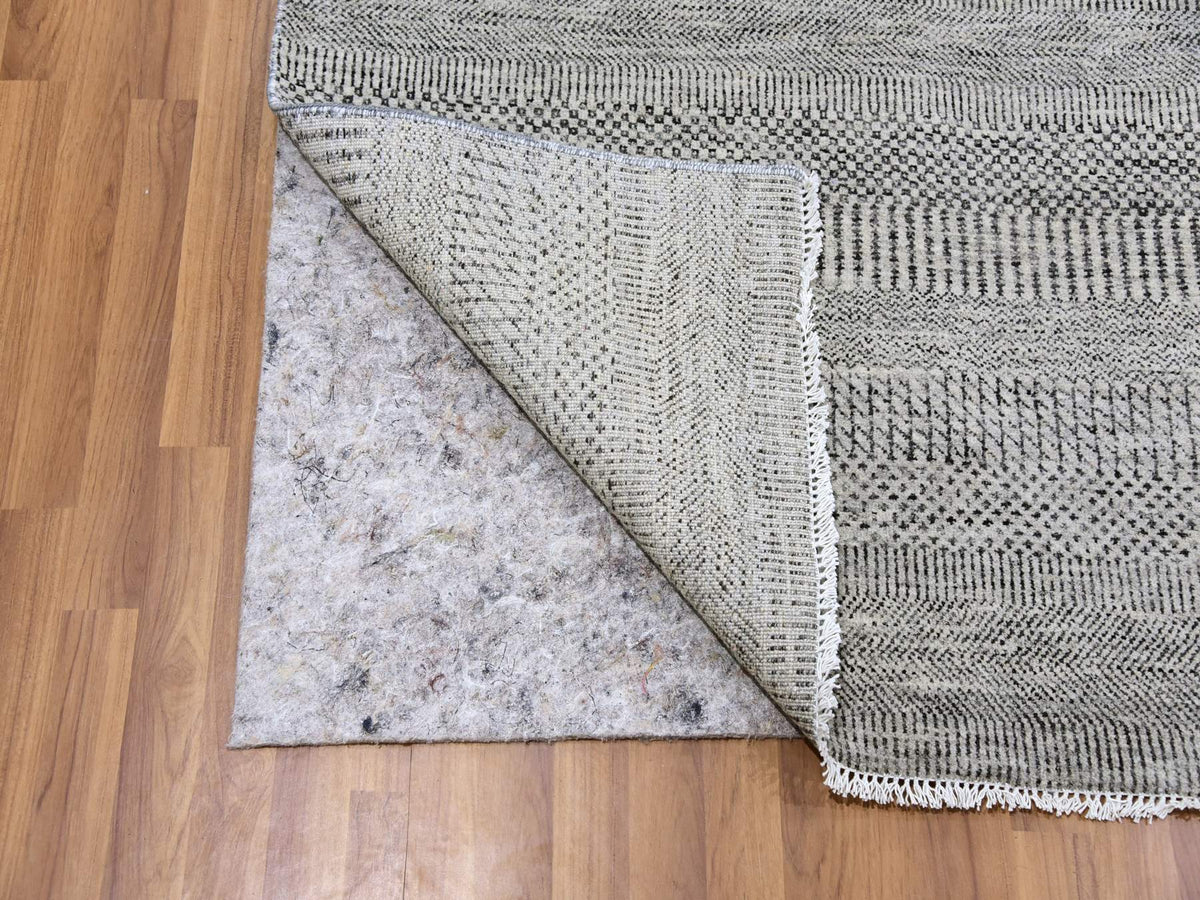 Modern / Contemporary hand-knotted wool rug in Gray, 7'11" x 8'1" — SKU O079559 (view 4)