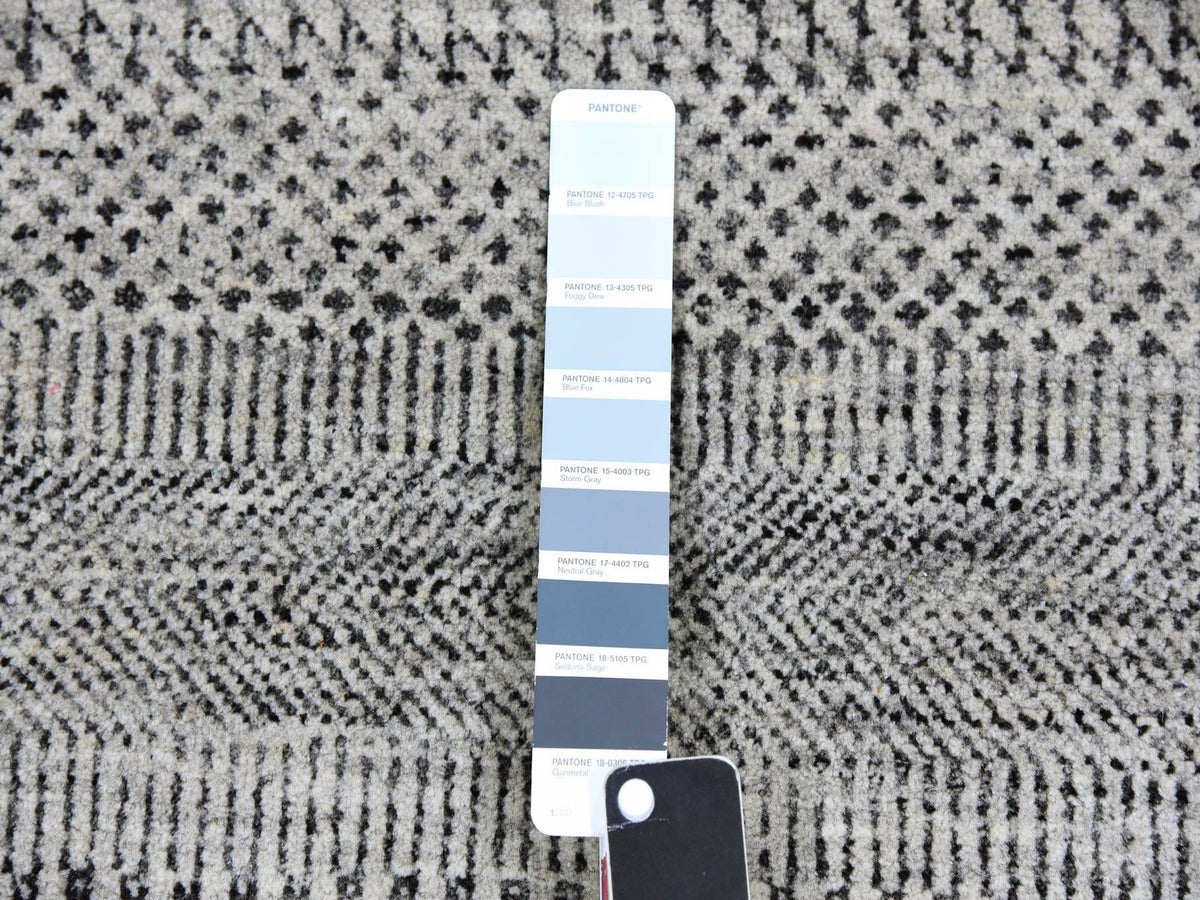 Modern / Contemporary hand-knotted wool rug in Gray, 7'11" x 8'1" — SKU O079559 (view 7)