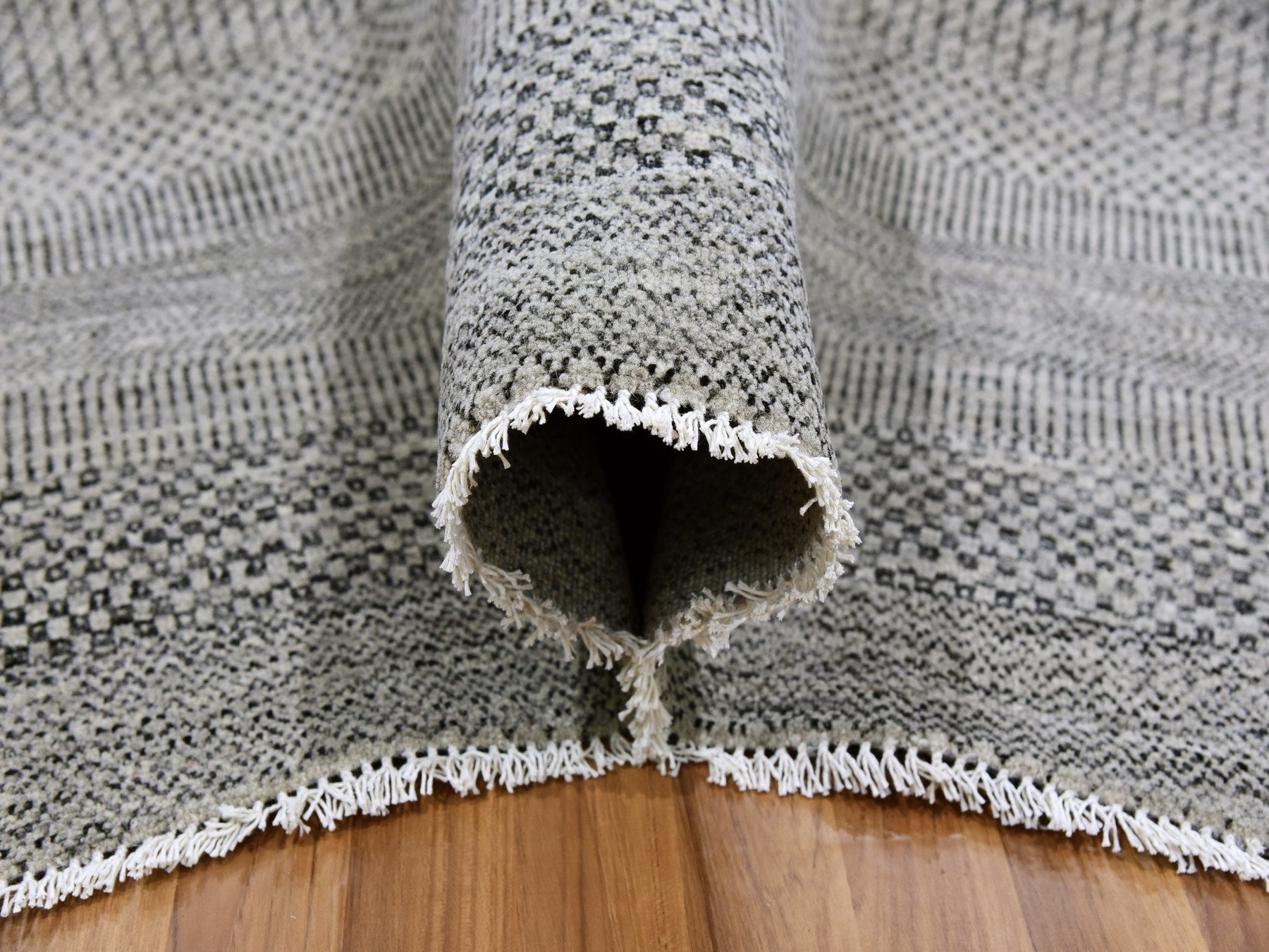 Modern / Contemporary hand-knotted wool rug in Gray, 9'11" x 10'3" — SKU O079561 (view 5)