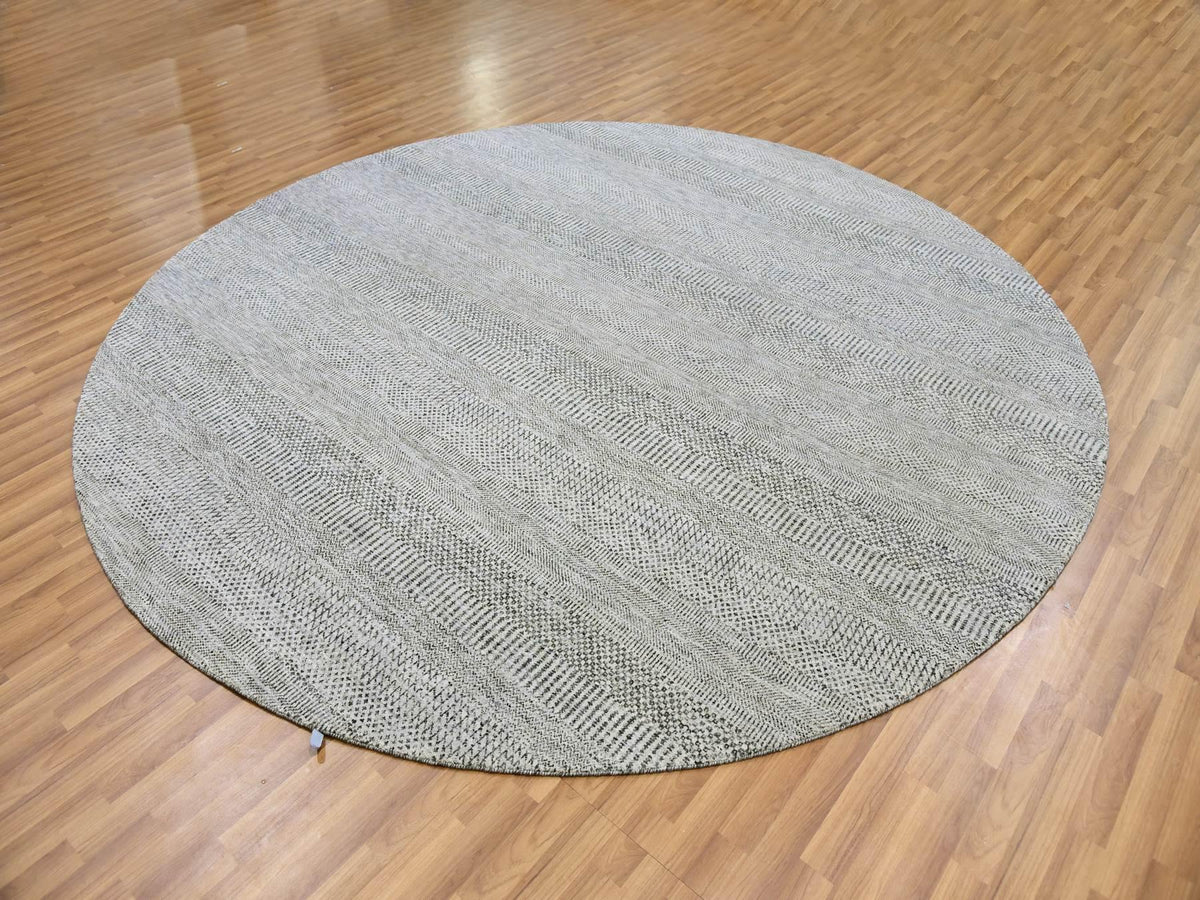 Modern / Contemporary hand-knotted wool rug in Gray, 9'8" x 9'9" — SKU O079563 (view 3)